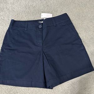 Loft 6” shorts in 2 Curvy in navy. NWT